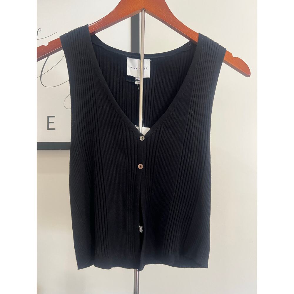 🖤 Pink Rose Black Ribbed Cropped Top – Size Medium (NWT) 🖤